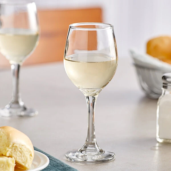 Acopa 8.5 Oz. All-Purpose Wine Glass - 12/Case 3 Acopa 8.5 Oz. All-Purpose Wine Glass - 12/Case - Image 3